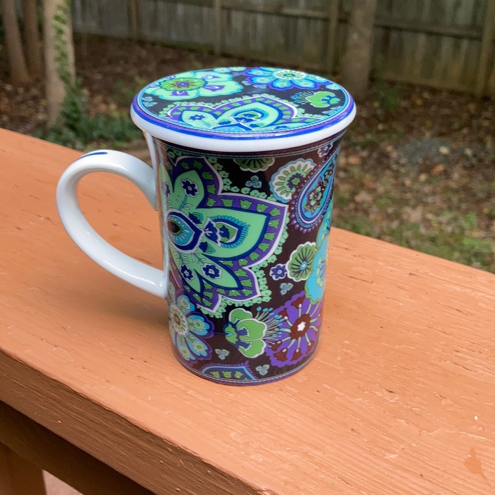 Vera Bradley coffee cup with lid - Picture 2 of 5